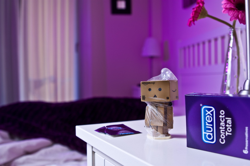 danbo, Protección, wooden, sb, wooden table, Total, yn, bedroom, Durex, bed, box, white, Contacto, table, domestic Room, Sexo, 4K, seguro