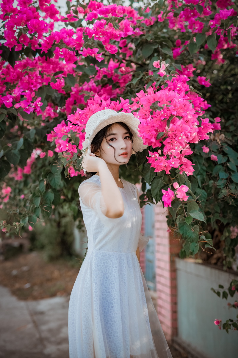 flora, young women, beauty, 5K, teenager, young adult, pink, front, hat, lifestyles, cute, holding, female, beautiful, women, leisure activity, beautiful woman