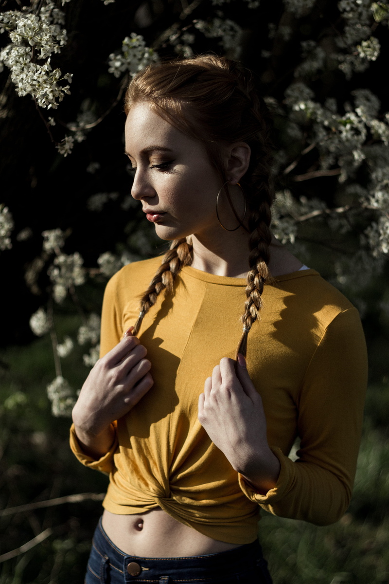 one person, 5K, red head, spring, tree, teenager, shift, wild, leisure activity, nature, real people, woman, lens, focus on foreground, waist up, looking