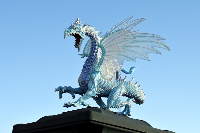animal themes, outdoors, art and craft, sky, flying, animal wildlife, Dragon, nature, statue, low angle view, blue, scary, beast, wings, Mythology, representation