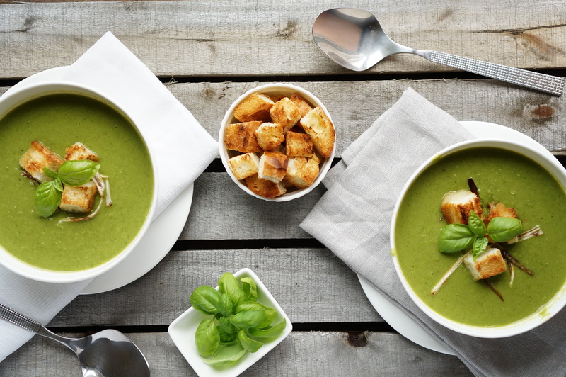 puree soup, croutons, leeks, garlic, paprika, 4K, peas