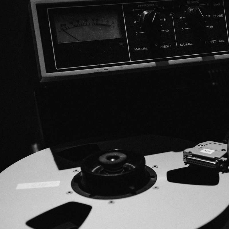 music, indoors, turntable, table, retro styled, 2K, equipment, arts culture and entertainment, hard, new york, new, california, communication, technology