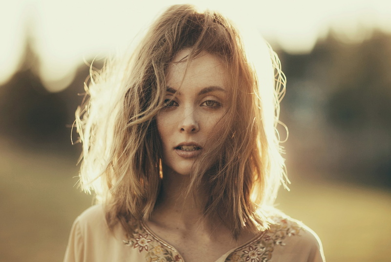 young women, open mouth, focus on foreground, messy hair, real people, contemplation, front view, looking at viewer, hairstyle, portrait, looking at camera