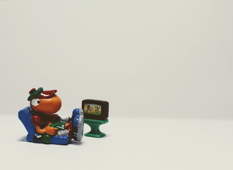 variation, white background, figure, watching, sweet food, human representation, toy, toys, container, food, close-up, copy space, überraschungseifigur
