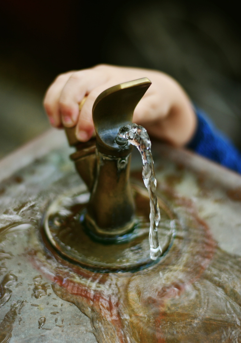 water jet, hand, fountain, well water, metal, human finger, water, spigot, unrecognizable person, drinking fountain, human hand, human body part, water fountain
