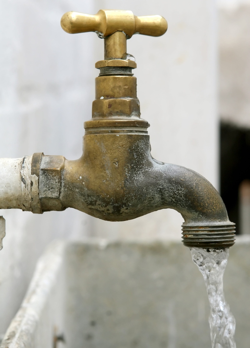 h20, pipe - tube, irrigate, bathroom, fresh, metal, shiny, flowing water, hose, colored, clean, motion, spout, open, faucet, day, seep, environment, connector
