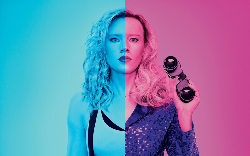 beauty, dyed hair, looking at camera, one person, studio shot, Kate McKinnon, young adult, The Spy Who Dumped Me, blue background, young women, beautiful woman