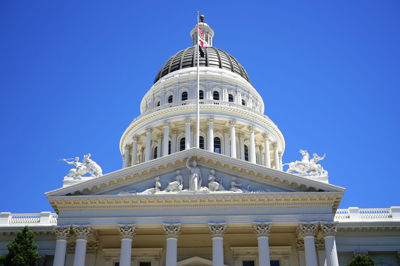 capitol mall, outdoors, nature, the past, state capitol, dome, building exterior, architectural column, built structure, government, clear sky, flag, architecture