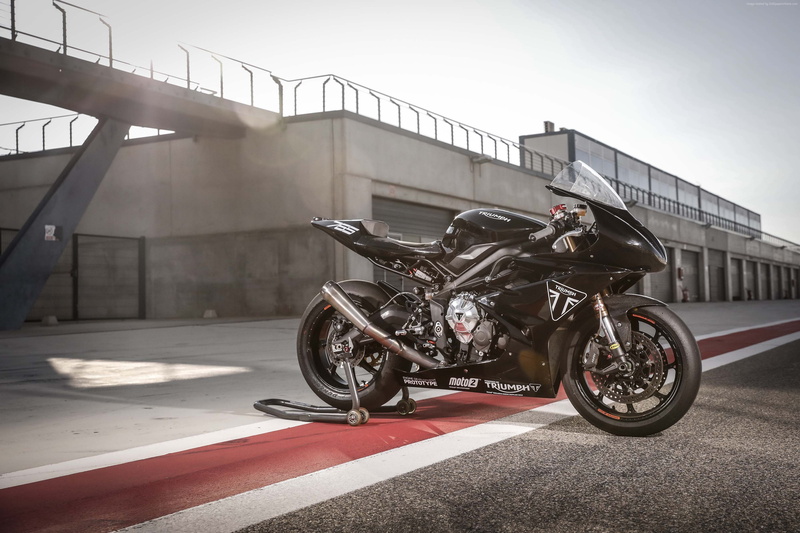 sunlight, city, built structure, mode of transportation, Triumph Daytona 765, road, motorcycle, railing, outdoors, land vehicle, bridge, 2K, nature, people