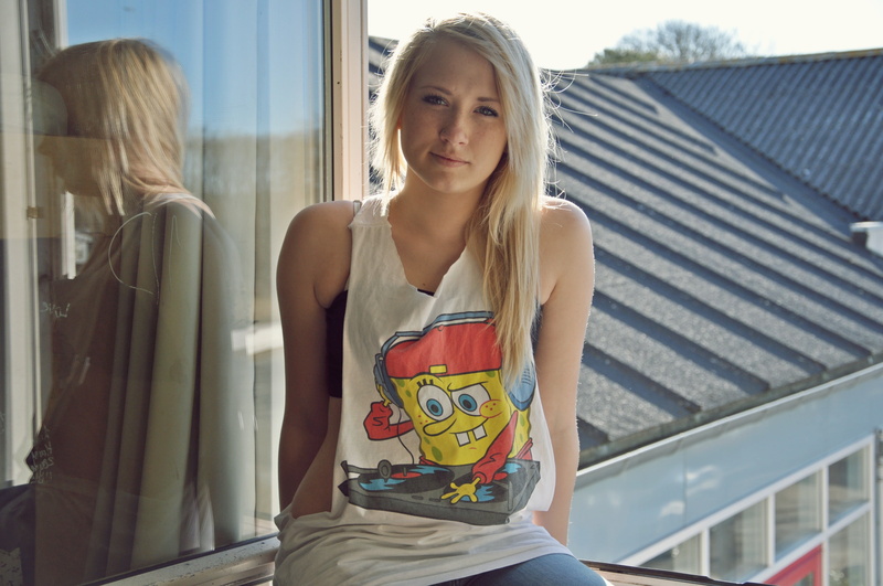 lifestyles, young adult, real people, casual clothing, blond hair, SpongeBob SquarePants, looking at camera, architecture, leisure activity, teenager, one person