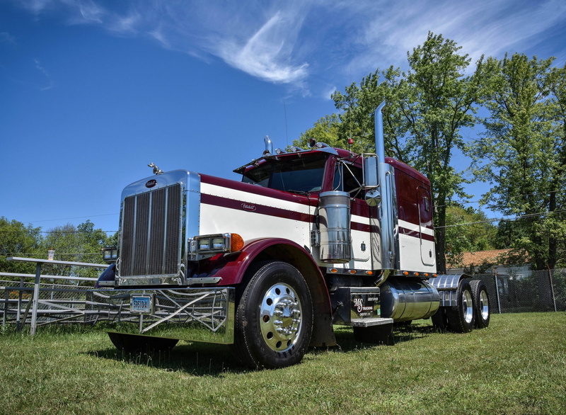 379, lawn, Peterbilt, 1080P, green, burgundy