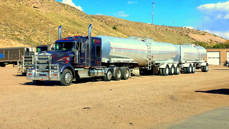 commercial land vehicle, sky, vehicle trailer, oil, arid climate, nature, distant, mountain, near, parked, outdoors, america, tower, sunlight, 4K, trucking
