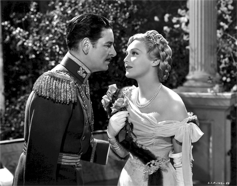 focus on foreground, academy award, grayscale, togetherness, highest paid, couple - relationship, talkies, classic, woman, young couple, waist up, charitable worker