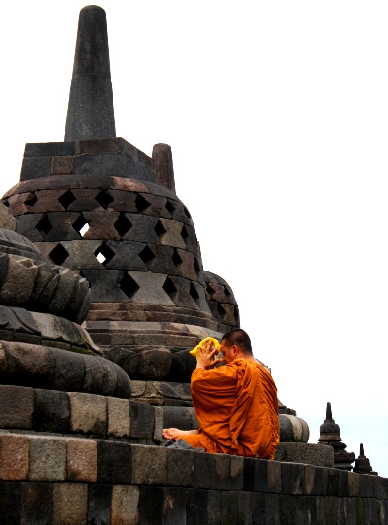 stupa, ancient civilization, the past, architecture, temple, sculpture, travel destinations, old buildings, buddhism, candi borobudur, biksu, nature, magelang