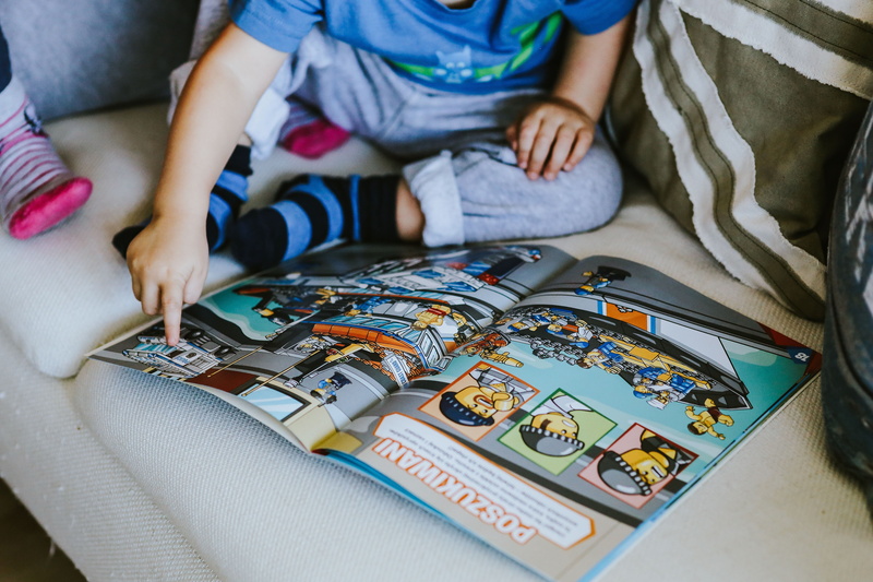 real people, childhood, lifestyles, children only, casual clothing, Child, 5K, offspring, human Hand, bed, lego, furniture, leisure activity, reading