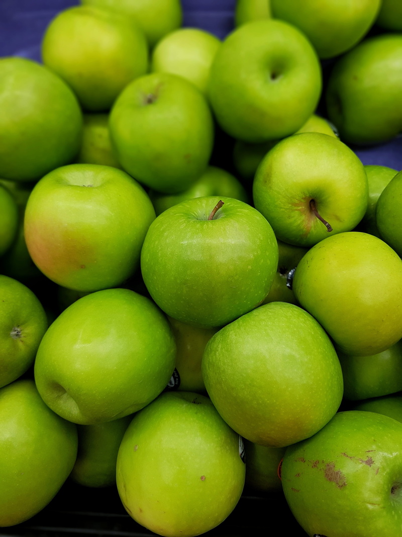 close-up, apple - fruit, food, backgrounds, fruit, abundance, Green Apple, apple, green color, market, food and drink, Com, samsung galaxy s8 photography