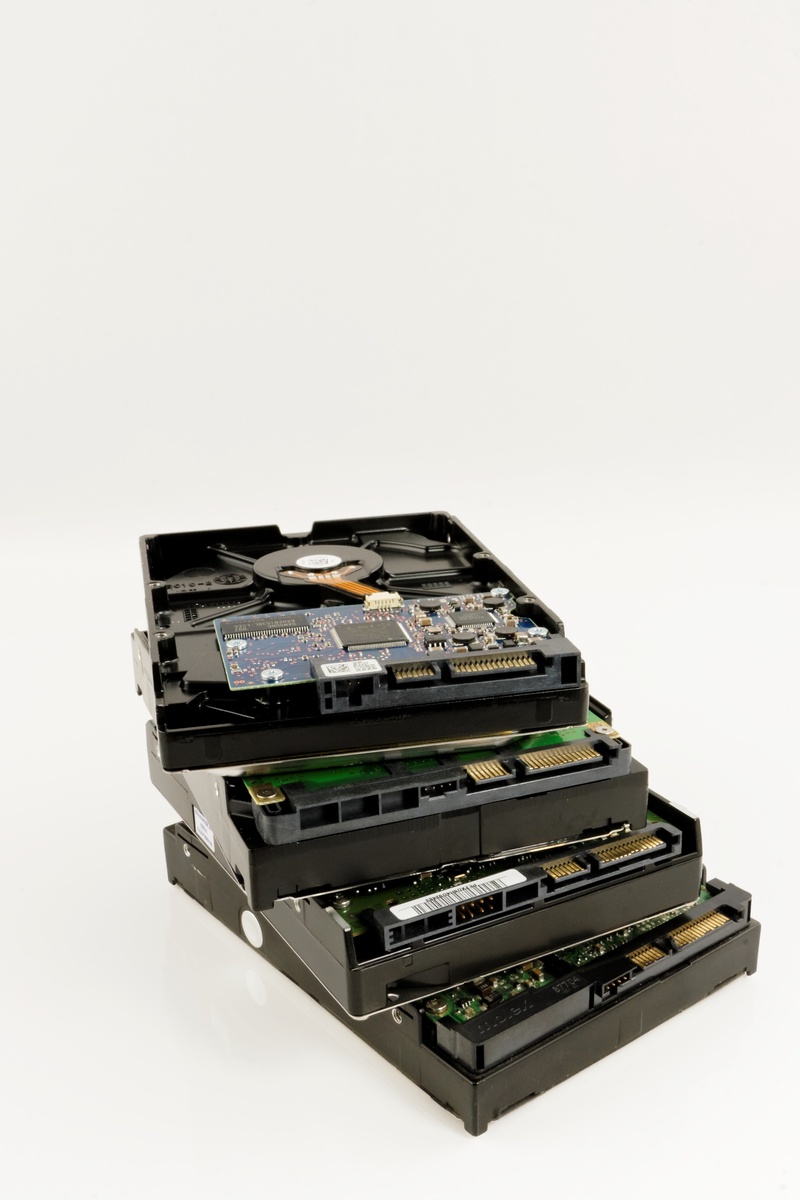 technology, single object, trace, storage medium, close-up, electronics, stack, semiconductor, digital, chip, high angle view, indoors, large group of objects