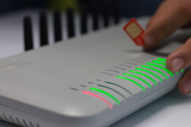 connection, chip, Cellular, close-up, one person, voice, indoors, business, computer, body part, holding, technology, Gsm, telephony, laser, cellular, human finger