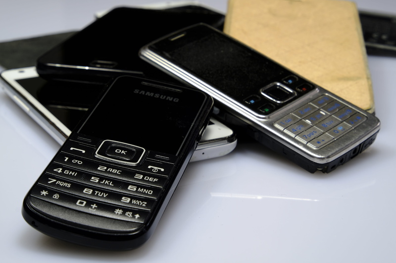 no people, global communications, garbage, smartphone, communication, mobile phone, candybar, indoors, wireless technology, gsm, telecommunications equipment