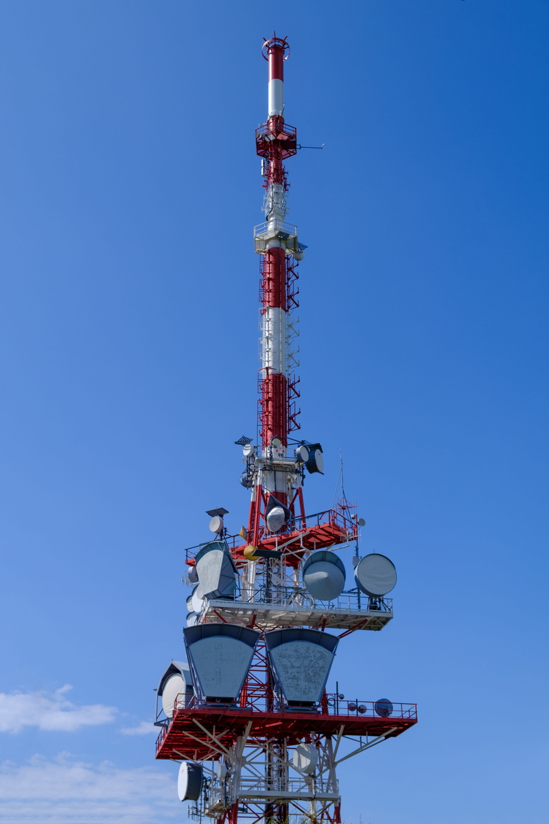 metal, sky, antennas, built structure, outdoors, communication, mobile antenna, day, industry, radio relay, copy space, transmission, antenna - aerial