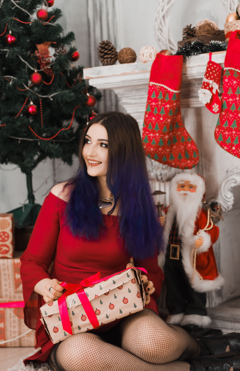 5K, beautiful woman, women, celebration, hair, footwear, ornament, red, christmas, decoration, holiday, hd, woman, happiness, atmospheric, clothing