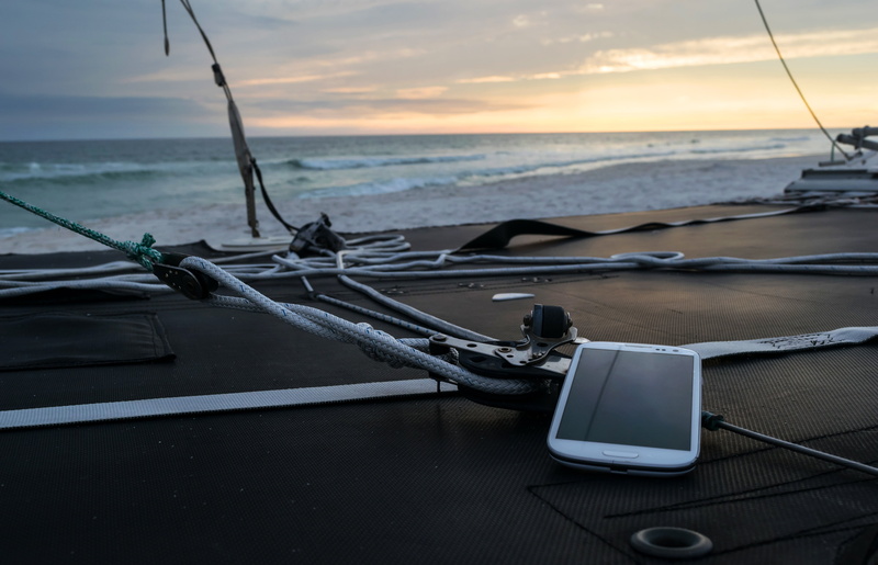 social, device, transportation, white, 5K, sky, horizon over water, screen, technology, texting, sea, business, no people, app, ocean, galaxy, outdoors