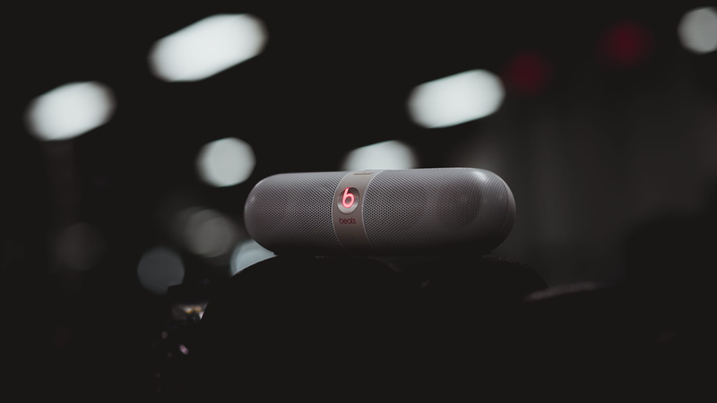 gray, portable, music, bluetooth, speaker, microphone, talking, technology, equipment, studio, dre, bokeh, indoors, close-up, black, 4K, focus on foreground