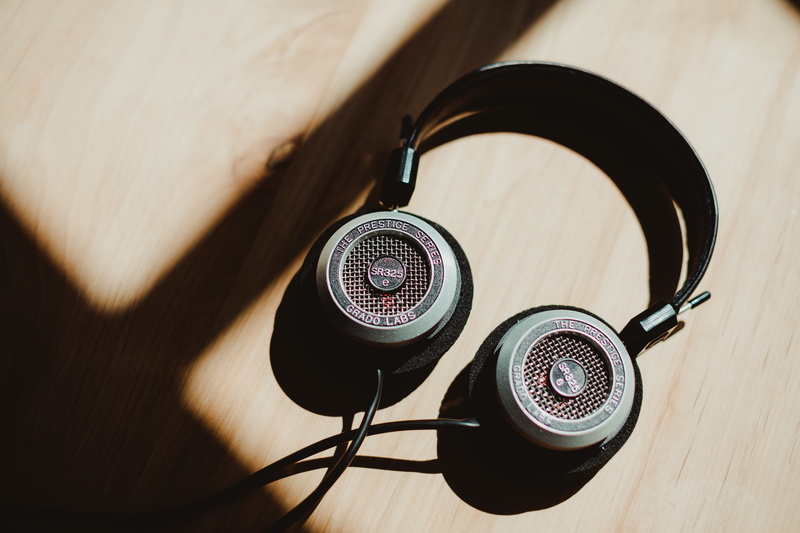 close-up, gray, directly above, metal, no people, arts culture and entertainment, headset, hipster, table, vintage headphones, listening, wood, headphones