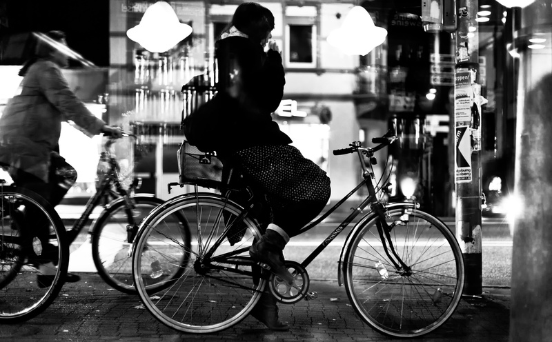 sleeved, Wait, full length, Black and White, Background, Light, rear view, transportation, city, Lamp, post, itunes, used, bike, hankey, mode of transportation