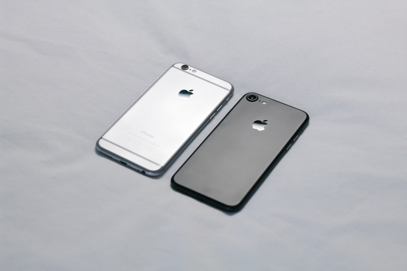 photo, still life, close-up, colored background, portable information device, wireless technology, silver, connection, day, studio shot, gray, business