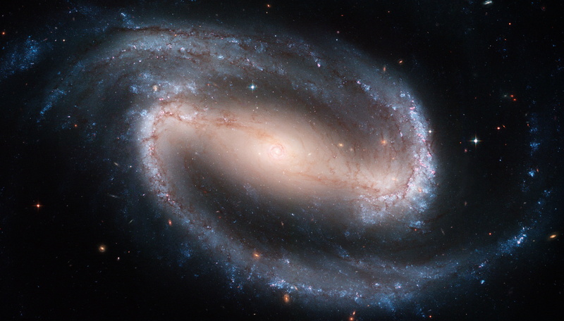 2K, Hubble, Spiral galaxy with a jumper, NGC 1300