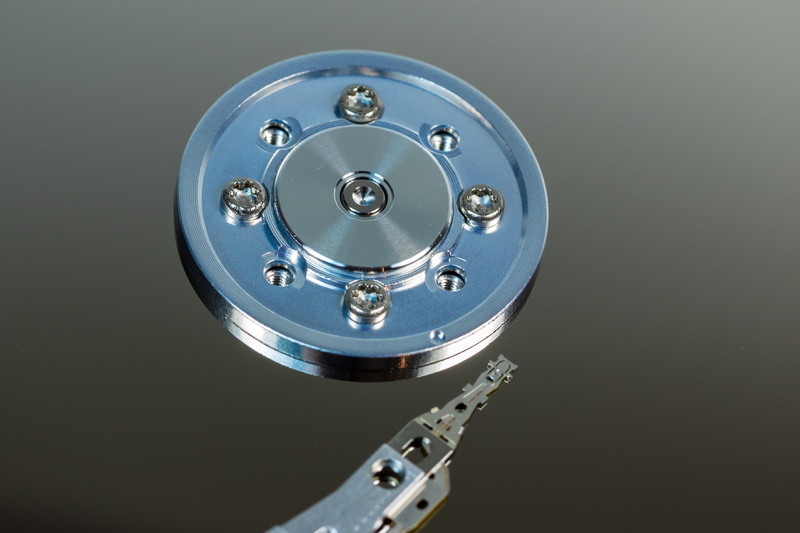 detail, gray, magnetic heads, hardware, computer equipment, disk, silver colored, connection, inner workings, computer, equipment, single object, board