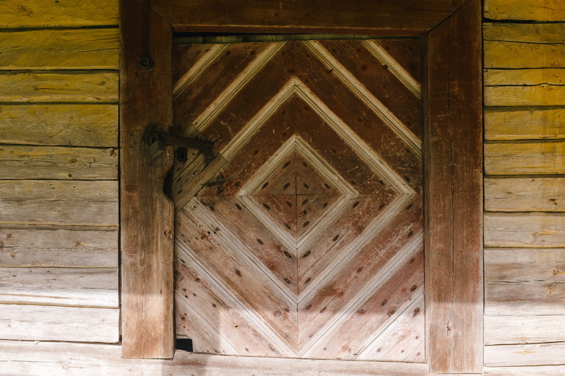wall, closed, rustic, paint, white, texture, window, grunge, brown, pattern, ancient, design, black, log, building exterior, outdoors, door, gate, ceiling