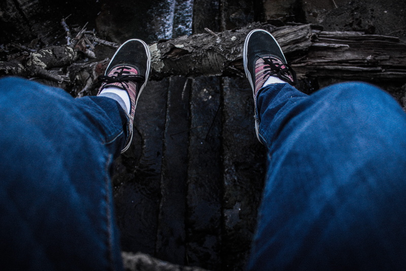 sneakers, blue, Feet, lifestyles, Dam, men, vans, outdoors, shoes, land, leisure activity, forest, shoe, 5K, people, real people, low section, human foot