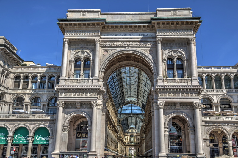 day, blue, outdoors, monument, nature, architectural column, arched, history, clear sky, green, duomo di milano, art and craft, galleria vittorio emanuele