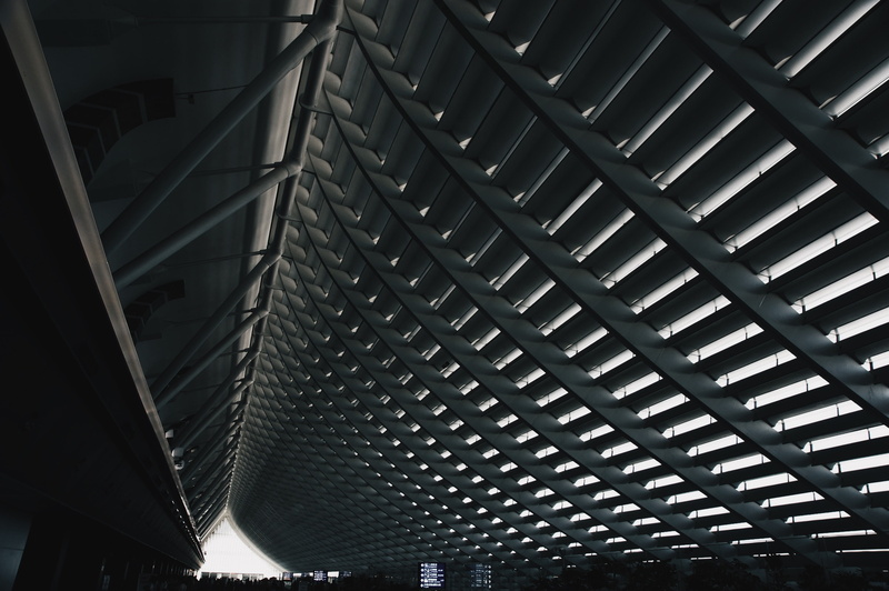 roof, 2K, modern, ceiling, building exterior, outdoors, built structure, connection, architecture, railing, no people, building, metal, minimalism, city