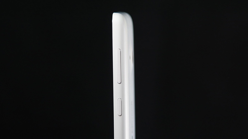 single object, review, studio shot, nature, door, white color, 1080P, close-up, simplicity, entrance, no people, man made, technology, metal, phone, pen