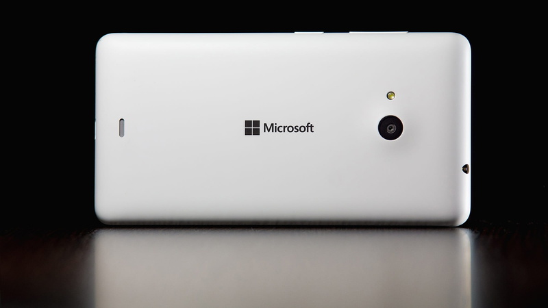 w7phone, lumia 525, smartphone, single object, wireless technology, reflection, copy space, technology, equipment, message, simplicity, white color, internet