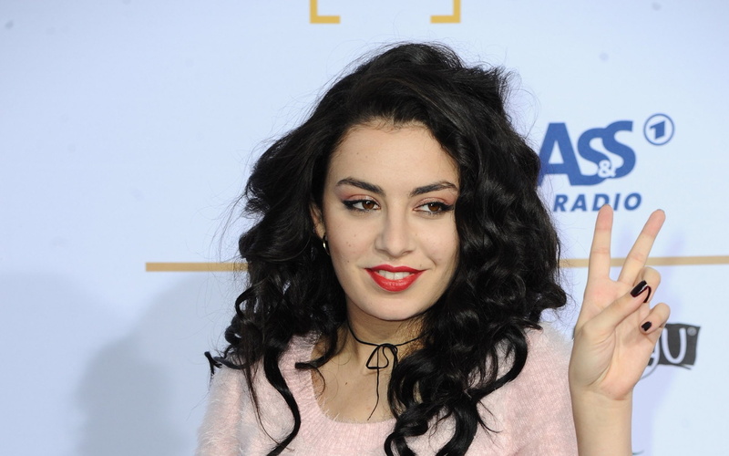 babe, singer, xcx, synthpop, electro, pop, electronica, charli, house, indie, 1080P, synth