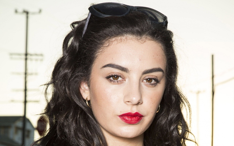 singer, synth, electro, electronica, indie, pop, synthpop, 2K, xcx, charli, house, babe