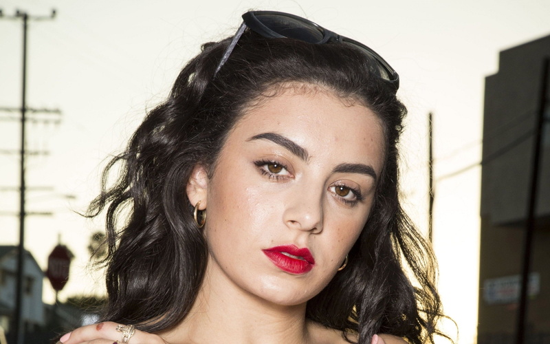 electro, synth, pop, charli, singer, babe, 2K, xcx, house, electronica, indie, synthpop