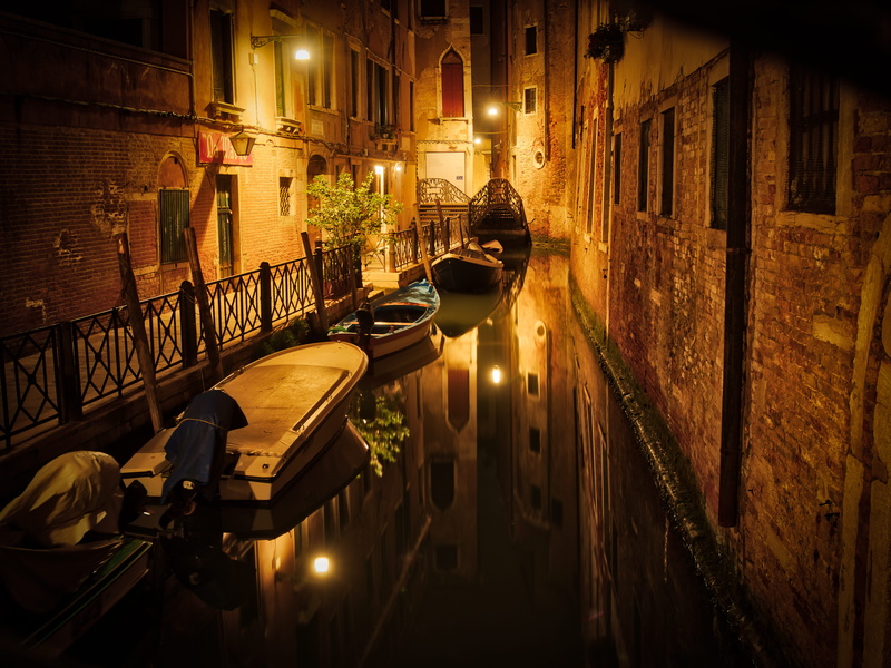 building exterior, night, architecture, street, alley, city, gondola, gondola boat, oar, reflection, transportation, boats, built structure, buildings