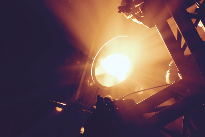 kraftwerk berlin, mirror, adult, low angle view, enjoyment, human body part, light, nightlife, illuminated, welding, skill, laser, rock music, event, hand