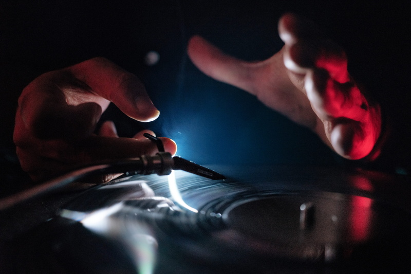 blue, vinyl, nightclub, concentration, dark, nightlife, record, clubbing, music, red, dj, men, musician, club dj, techno, electronica, live, spin, one person