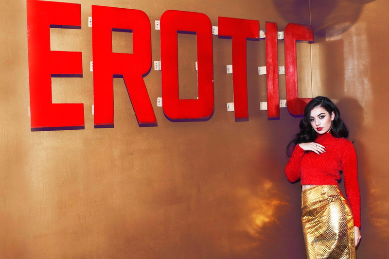 indoors, one person, women, wall - building feature, red, warm clothing, 1080P, hairstyle, front view, hair, celebrity, portrait, beautiful woman, singer