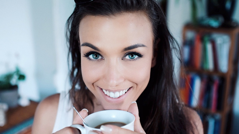 portrait, depth of field, face, smiling, women, coffee, 1080P, Gina Carla, cup