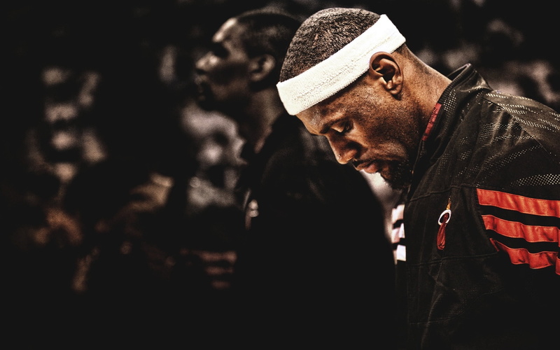 beard, mid adult men, outdoors, lebron james, contemplation, males, s, cultures, lifestyles, 1080P, casual clothing, adult, standing, horror, hat, focus on foreground