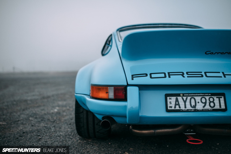 fog, wheel, city, car, selective focus, 3.8 rsr, stationary, road, mist, toy, communication, focus on foreground, Porsche, 1080P, motor vehicle, day, headlight