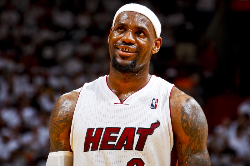 one person, LeBron James, american football - sport, 5K, adult, looking at camera, stadium, looking, smiling, front view, portrait, focus on foreground