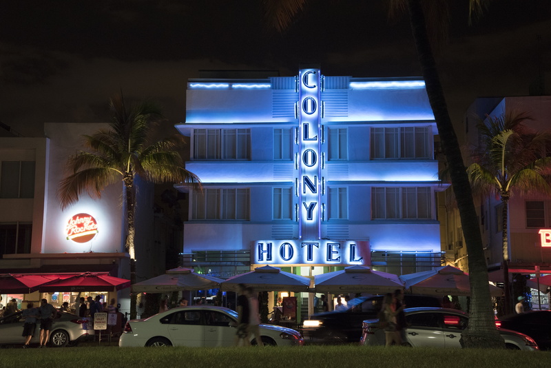people, party, sign, girls, bar - drink establishment, palm tree, florida, travel, nightlife, city, restaurant, 5K, miami, miami beach, communication